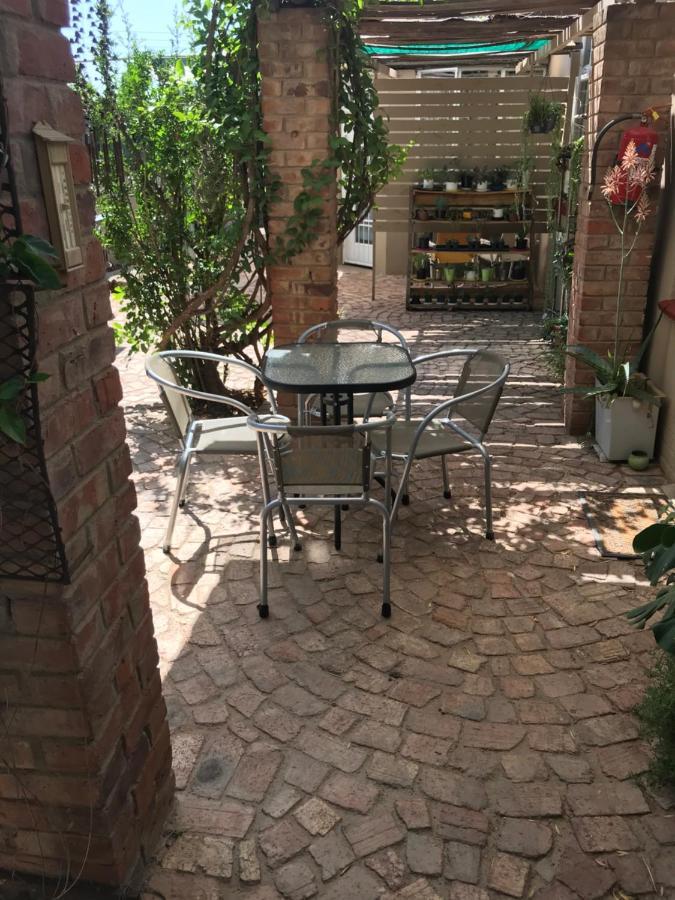 Tranquility In Klein Karoo Apartment Oudtshoorn Exterior photo